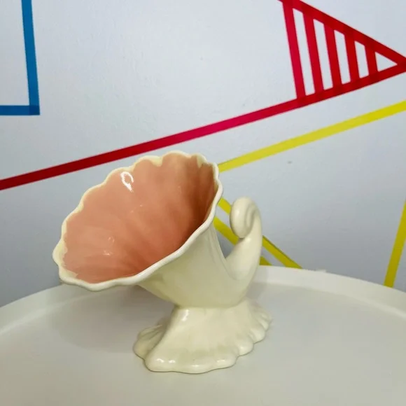 Seashell Vase - Picture 3 of 6